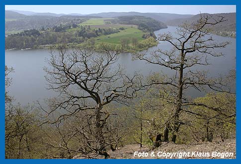 Blick von der Kahlen Haardt auf den Edersee.